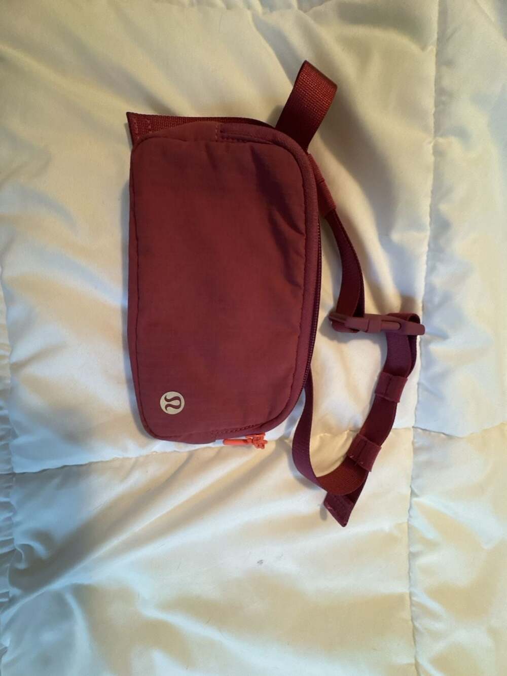 Lululemon Everywhere Belt Bag 1L in Desert Red